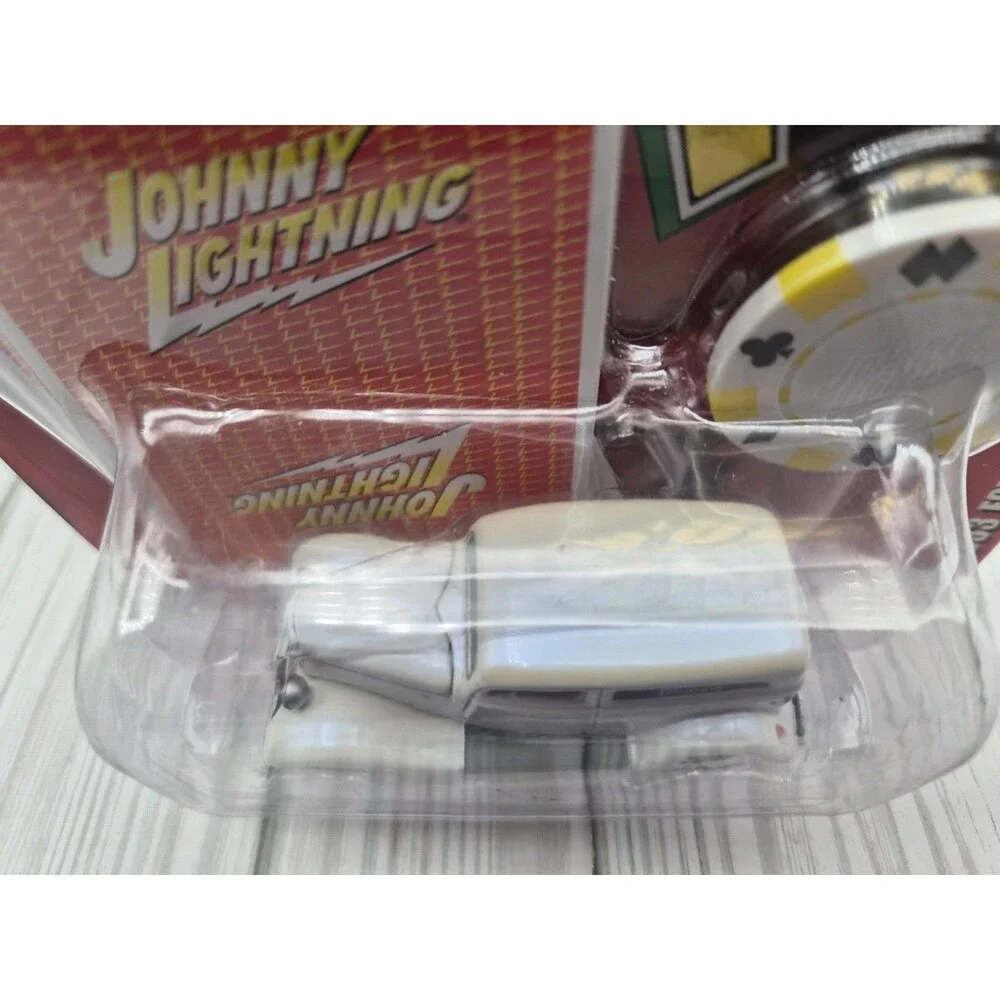 Johnny Lightning Lot 2 1:64 Poker Series 33 Ford Delivery & Chevy Thunder NIP